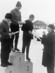 1960-й год. В числе сильнейших конькобежцев города – Валерий Яснов и Владислав Симонов